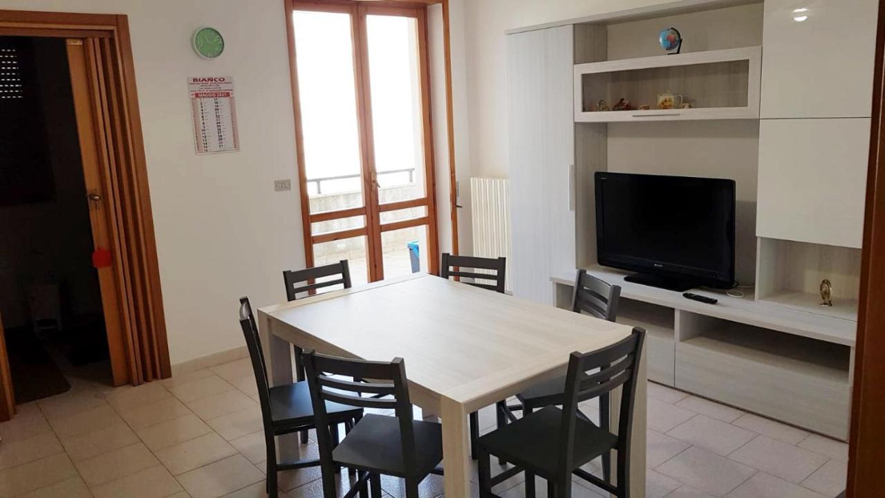 Casa Di Gigi- Comodo Appartamento In גלאטינה מראה חיצוני תמונה